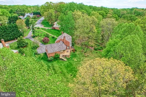 View/Area - 7419 Georgetown Ct, Mclean, VA 22102 photo 5 of 7