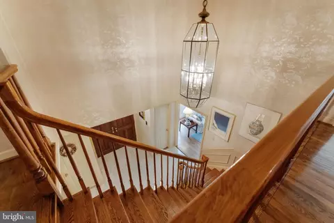 Entry Way - 7419 Georgetown Ct, Mclean, VA 22102 photo 3 of 9
