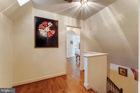 Entry Way - 7419 Georgetown Ct, Mclean, VA 22102 photo 8 of 9