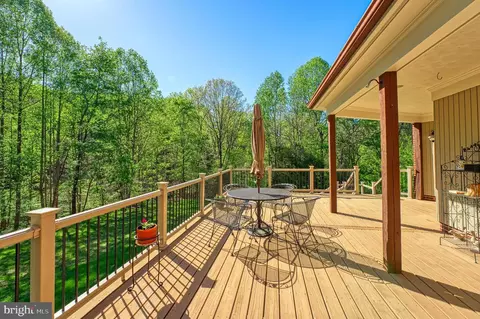 Exterior - 7419 Georgetown Ct, Mclean, VA 22102 photo 7 of 11