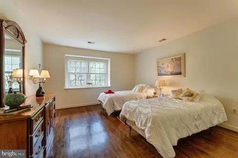 Bedroom - 7419 Georgetown Ct, Mclean, VA 22102 photo 4 of 7