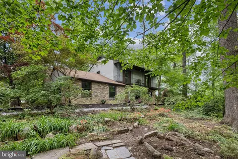 Exterior - 5936 River Dr, Lorton, VA 22079 photo 2 of 3