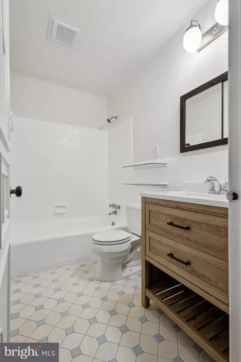 Bath - 5936 River Dr, Lorton, VA 22079 photo 3 of 3