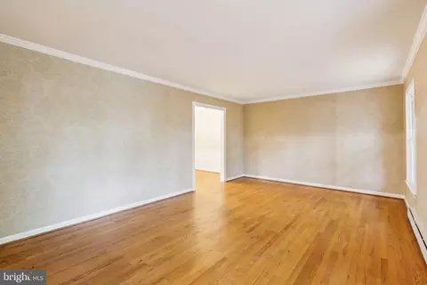Living - 5936 River Dr, Lorton, VA 22079 photo 3 of 3