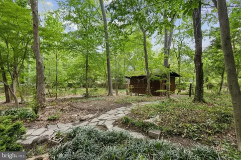 Exterior - 5936 River Dr, Lorton, VA 22079 photo 3 of 3