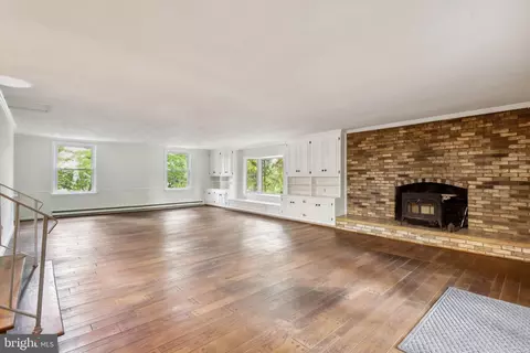 Living - 5936 River Dr, Lorton, VA 22079 photo 1 of 3