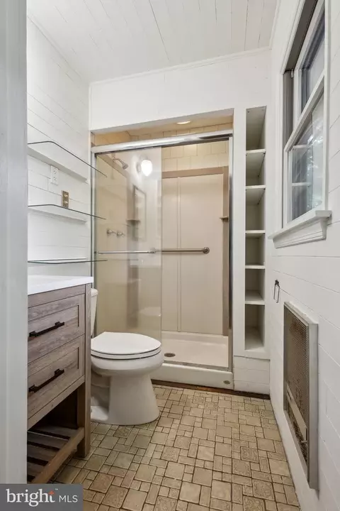 Bath - 5936 River Dr, Lorton, VA 22079 photo 2 of 3