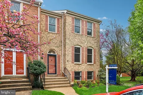 407 Council Dr NE, Vienna, VA 22180