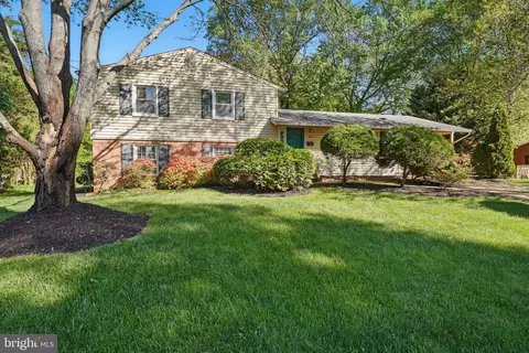 4905 Springbrook Dr, Annandale, VA 22003