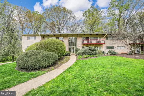 4325 Americana Dr #201, Annandale, VA 22003