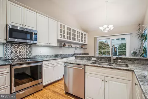 Kitchen - 2454 Arctic Fox Way, Reston, VA 20191 photo 4 of 4