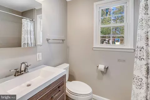 Bath - 8006 Hatteras Ln, Springfield, VA 22151 photo 1 of 3