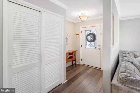 Entry Way - 8006 Hatteras Ln, Springfield, VA 22151 photo 1 of 2