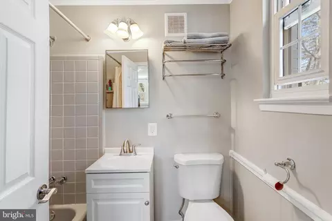 Bath - 8006 Hatteras Ln, Springfield, VA 22151 photo 3 of 3
