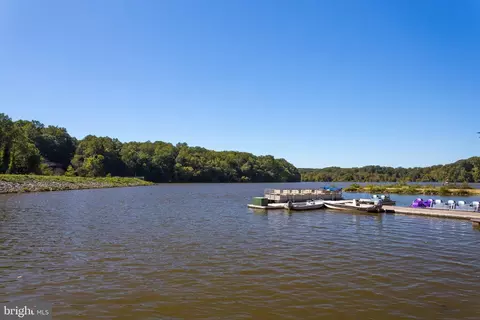 View/Area - 8006 Hatteras Ln, Springfield, VA 22151 photo 1 of 1