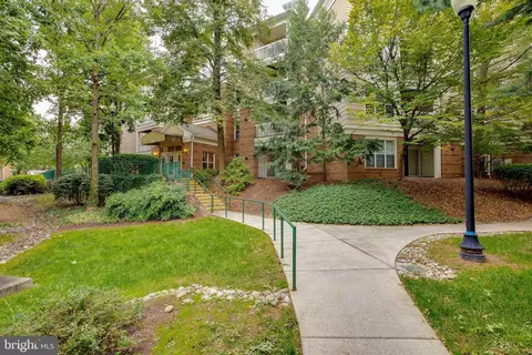2204 Westcourt Ln #403, Herndon, VA 20170