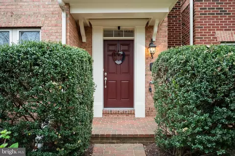 12231 Water Elm Ln, Fairfax, VA 22030
