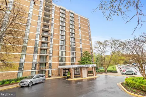 2311 Pimmit Dr #904, Falls Church, VA 22043