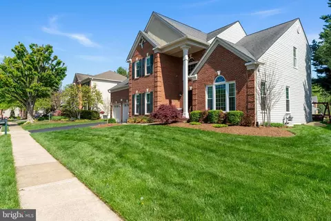 Exterior - 2519 Fallon Dr, Herndon, VA 20171 photo 7 of 14