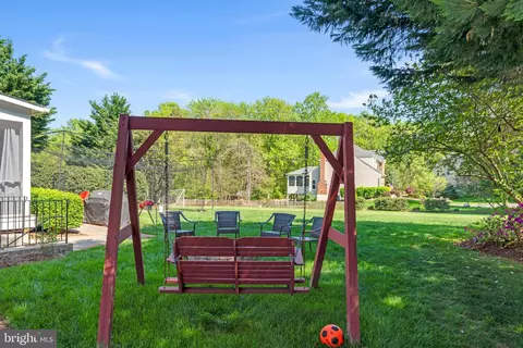 Exterior - 2519 Fallon Dr, Herndon, VA 20171 photo 5 of 14