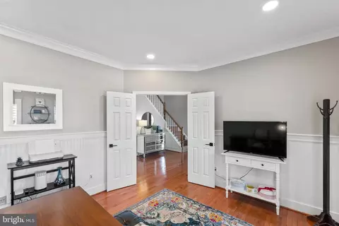 Entry Way - 2519 Fallon Dr, Herndon, VA 20171 photo 7 of 10