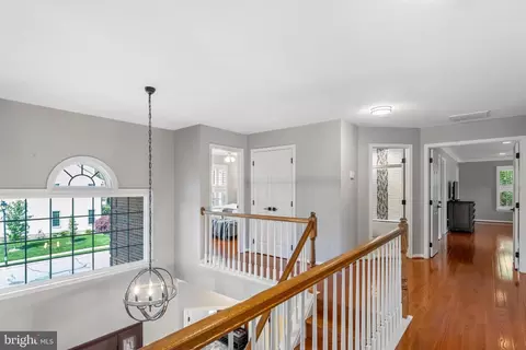 Entry Way - 2519 Fallon Dr, Herndon, VA 20171 photo 8 of 10