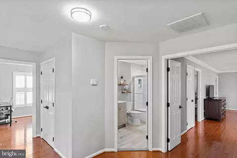 Entry Way - 2519 Fallon Dr, Herndon, VA 20171 photo 9 of 10