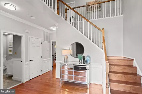 Entry Way - 2519 Fallon Dr, Herndon, VA 20171 photo 4 of 10