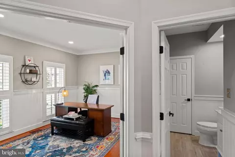 Entry Way - 2519 Fallon Dr, Herndon, VA 20171 photo 6 of 10