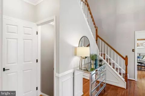 Entry Way - 2519 Fallon Dr, Herndon, VA 20171 photo 5 of 10