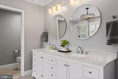 Bath - 2519 Fallon Dr, Herndon, VA 20171 photo 3 of 7