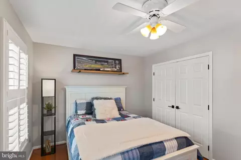 Bedroom - 2519 Fallon Dr, Herndon, VA 20171 photo 6 of 9