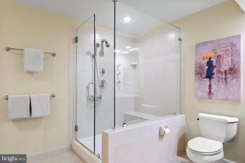 Bath - 2519 Fallon Dr, Herndon, VA 20171 photo 6 of 7