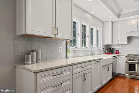 Kitchen - 2519 Fallon Dr, Herndon, VA 20171 photo 6 of 9