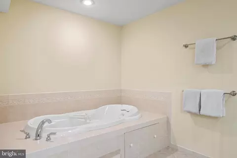 Bath - 2519 Fallon Dr, Herndon, VA 20171 photo 7 of 7