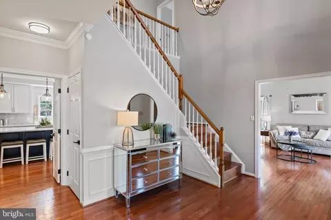 Entry Way - 2519 Fallon Dr, Herndon, VA 20171 photo 3 of 10