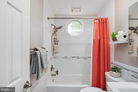 Bath - 9004 Advantage, Burke, VA 22015 photo 3 of 6