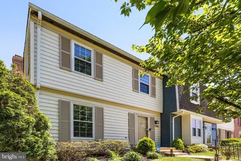 6533 China Grove Ct, Alexandria, VA 22310