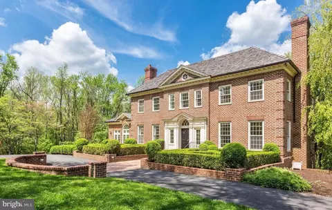 9212 White Chimney Ln, Great Falls, VA 22066