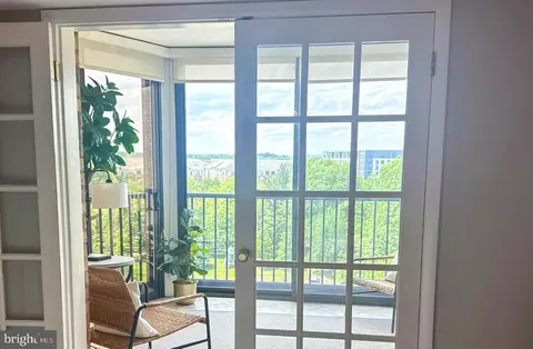 5902 Mount Eagle Dr #905, Alexandria, VA 22303