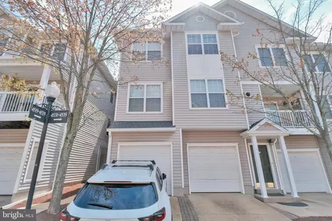 4527 Superior Sq, Fairfax, VA 22033