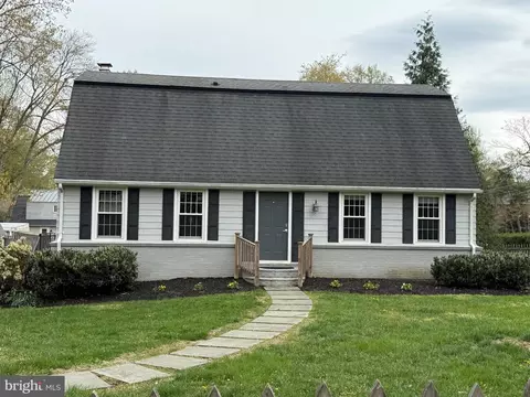 9339 Heather Glen Dr, Alexandria, VA 22309