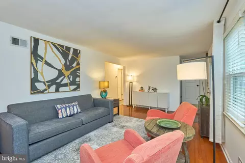 2830 Bolling Rd, Falls Church, VA 22042