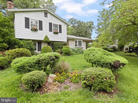 1928 Hull Rd, Vienna, VA 22182