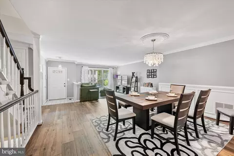 7203 Burton Hill Ct, Springfield, VA 22152 photo 4