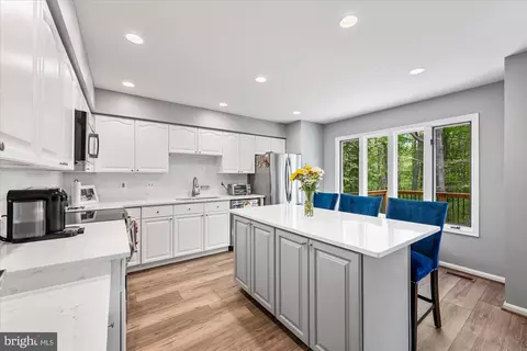 7203 Burton Hill Ct, Springfield, VA 22152 photo 9