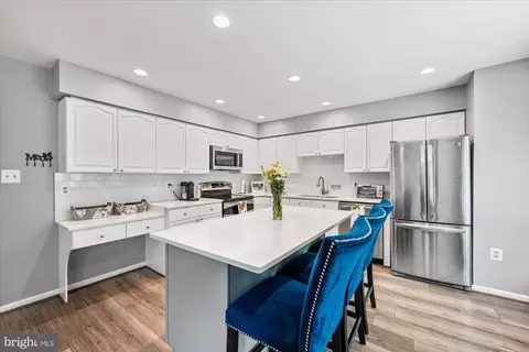7203 Burton Hill Ct, Springfield, VA 22152 photo 6