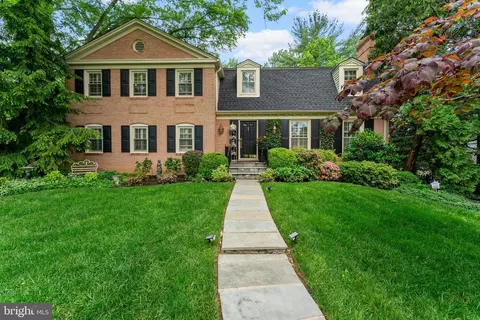 7223 Van Ness Ct, Mclean, VA 22101