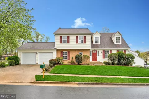 9921 Courthouse Woods Ct, Vienna, VA 22181
