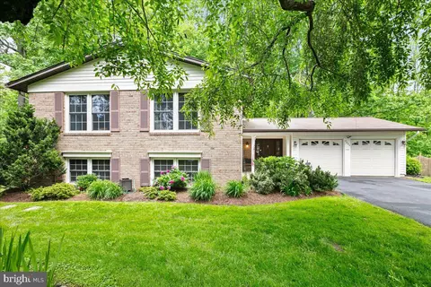 7002 Barnacle Pl, Burke, VA 22015